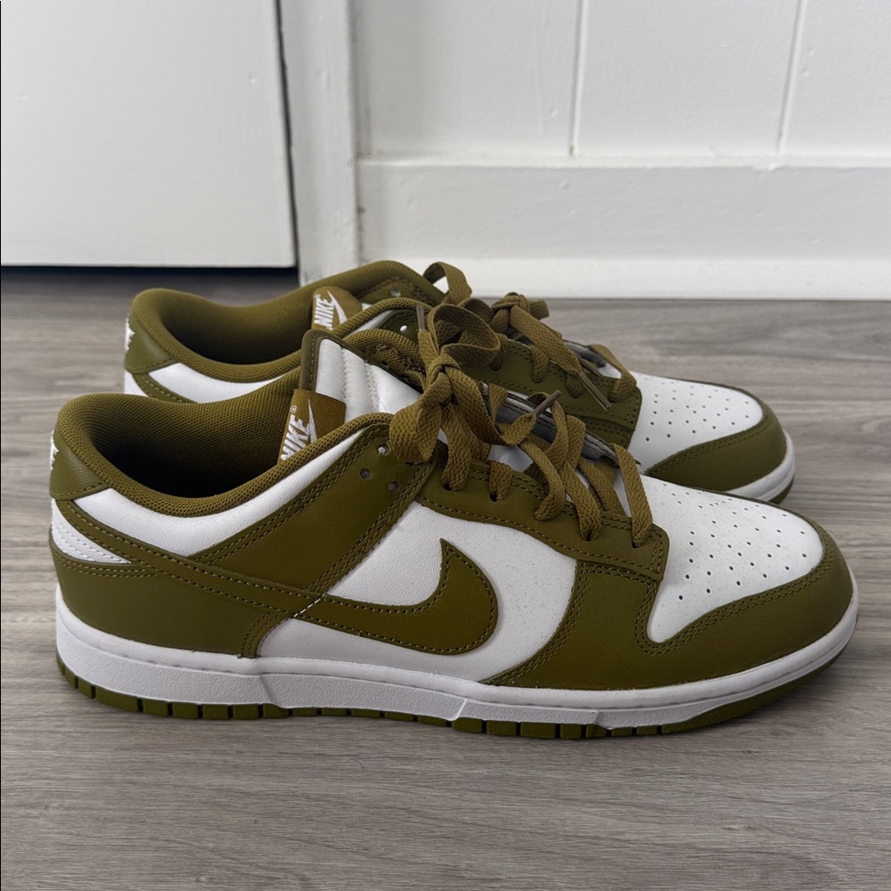 Nike Men’s ' Green Dunks Size 11